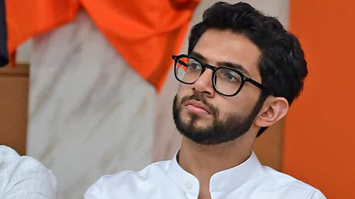 Aaditya Thackeray : सरकार चालवताय की कॉमेडी शो?, आदित्य ठाकरेंचं टीकास्त्र Aaditya Thackeray : सरकार चालवताय की कॉमेडी शो?, आदित्य ठाकरेंचं टीकास्त्र