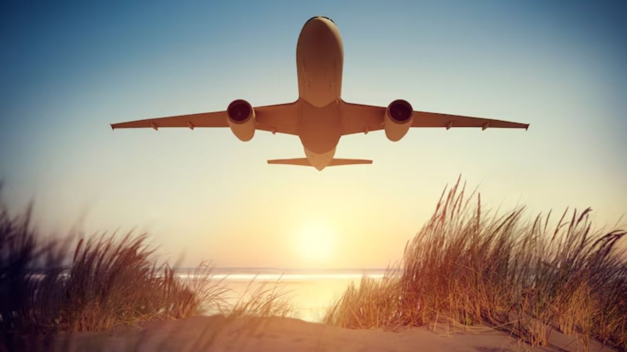 विमान अपघाताचे स्वप्न पडले तर तुमच्या आरोग्यात बिघाड होण्याचेही संकेत हे स्वप्न देते. त्यामुळे काळजी घेणे आवश्यक आहे.