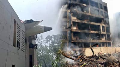 Ahmedabad Plane Crash :अहमदाबाद विमान अपघातात 20 विद्यार्थ्यांचा मृत्यू? प्लेन थेट हॉस्टेलच्या इमारतीवर आदळले!