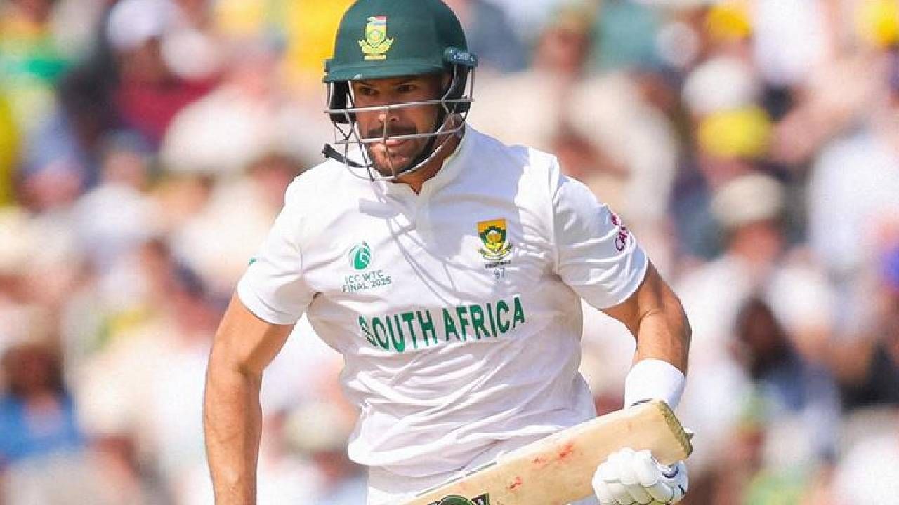 ऑस्ट्रेलियाने पहिल्या डावात 212 धावा केल्या, तर दक्षिण आफ्रिकेचा पहिला डाव 138 धावांवर आटोपला. त्यामुळे ऑस्ट्रेलियाला 74 धावांची आघाडी मिळाली.  दुसऱ्या डावात ऑस्ट्रेलिया 207 धावांवर सर्वबाद झाली. त्यामुळे विजयासाठी दक्षिण आफ्रिकेने शेवटच्या डावात 282 धावांचे लक्ष्य ठेवले. तिसऱ्या दिवसाच्या खेळाअखेर 2 गडी गमावून 213 धावा केल्या. (सर्व फोटो- आयसीसी/दक्षिण अफ्रिका ट्वीटर)