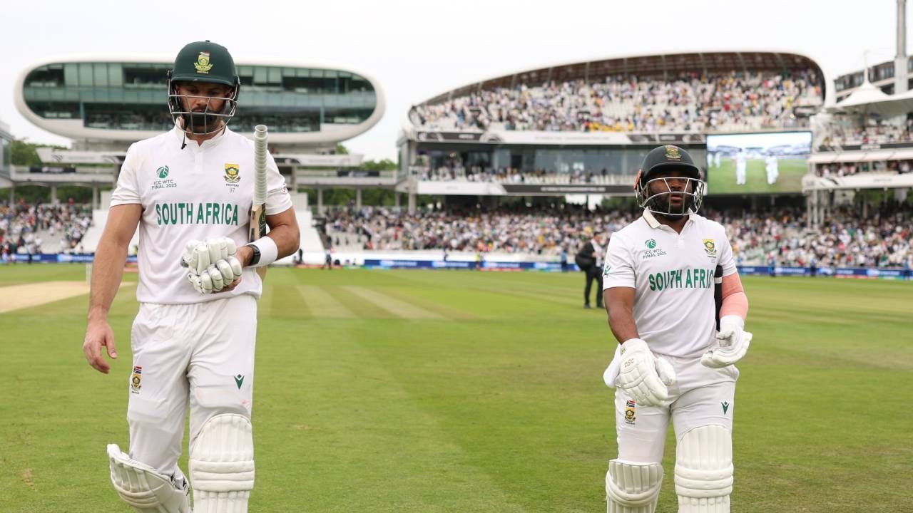 लंडनमधील लॉर्ड्स येथे झालेल्या वर्ल्ड टेस्ट चॅम्पियनशिपच्या अंतिम सामन्यात एडन मार्करामने ऑस्ट्रेलियाविरुद्ध शानदार शतक झळकावले. या शतकासह आयसीसी स्पर्धेच्या अंतिम सामन्यात शतक झळकावणारा पहिला दक्षिण आफ्रिकेचा फलंदाज बनला.