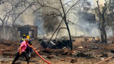 Air India Plane Crash : आम्हाला मदत करा पायलटचा इमर्जन्सी संदेश आला पण...विमान अपघाताची धक्कादायक माहिती समोर!