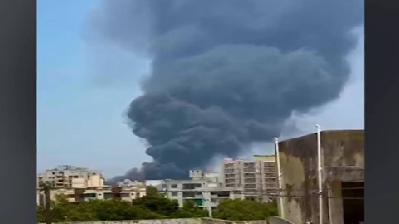 मोठी बातमी! एअर इंडियाचं विमान कोसळलं, सगळीकडे धुराचे लोट