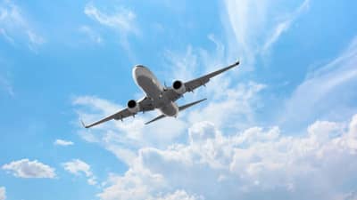 स्मोकिंगला बंदी, तरी का असतो विमानाच्या टॉयलेटमध्ये एशट्रे? जाणून घ्या कारण