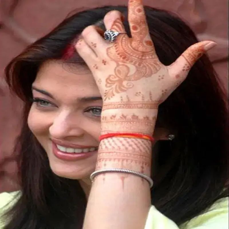 2007 मध्ये लग्न केल्यानंतर ऐश्वर्याने 2011 मध्ये लेक आराध्या बच्चन हिला जन्म दिला. अभिनेत्री कायम लेकीसोबत फोटो सोशल मीडियावर पोस्ट करत असते.
