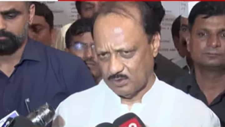 Ajit Pawar : अजित पवारांनी घेतली कुंडमळा पूल दुर्घटनेतील जखमींची भेट Ajit Pawar : अजित पवारांनी घेतली कुंडमळा पूल दुर्घटनेतील जखमींची भेट