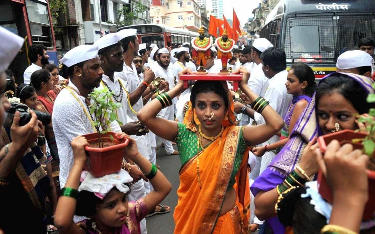 पालखी मार्गावर परिवहन विभागाचा चित्ररथ, रस्ते आणि वाहन सुरक्षेचे धडे देणार