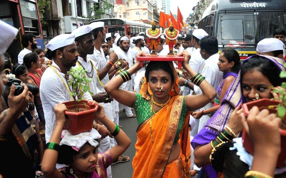 पालखी मार्गावर परिवहन विभागाचा चित्ररथ, रस्ते आणि वाहन सुरक्षेचे धडे देणार