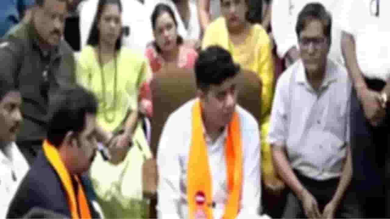 Avinash Jadhav : लोकल अपघात प्रकरणी मनसेचा आक्रमक पवित्रा Avinash Jadhav : लोकल अपघात प्रकरणी मनसेचा आक्रमक पवित्रा