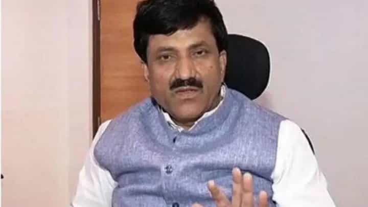 Babanrao Lonikar : तुमच्या अंगावरचे कपडे, चप्पलसुद्धा आमच्यामुळंच आहे..., बबनराव लोणीकर बरळले Babanrao Lonikar : तुमच्या अंगावरचे कपडे, चप्पलसुद्धा आमच्यामुळंच आहे..., बबनराव लोणीकर बरळले