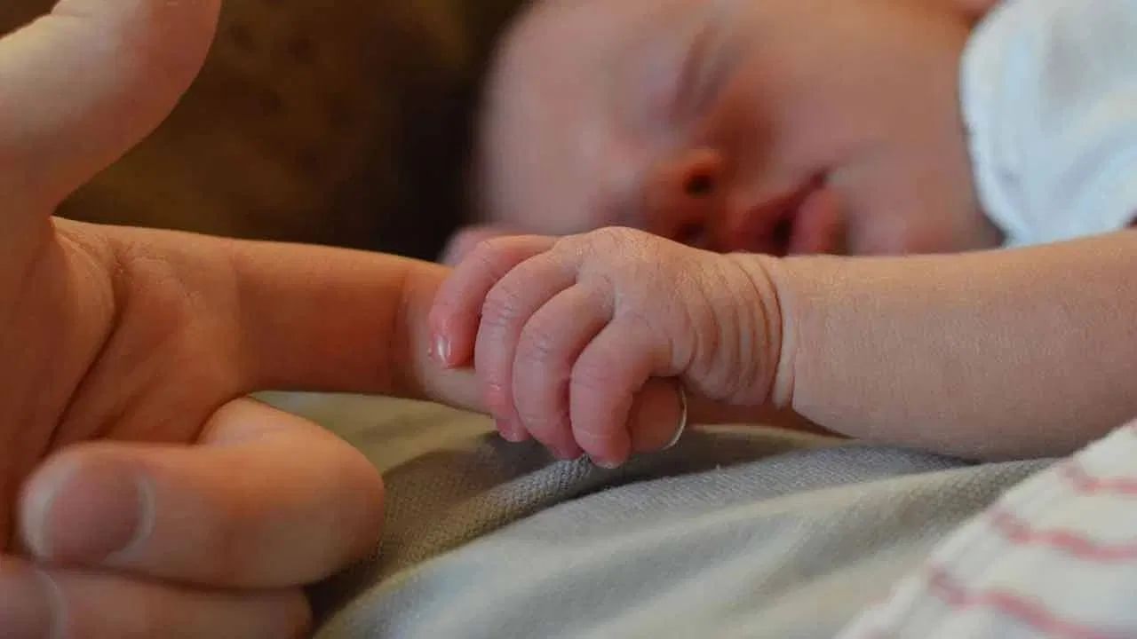वर्ल्ड अॅटलासच्या रिपोर्टनुसार, जगात असे 21 देश आहेत जिथे सरासरी 18 ते 19 वयोगटातील महिला त्यांच्या पहिल्या बाळाला जन्म देतात. यापैकी बहुतेक महिला दक्षिण आफ्रिकेतील आहेत.