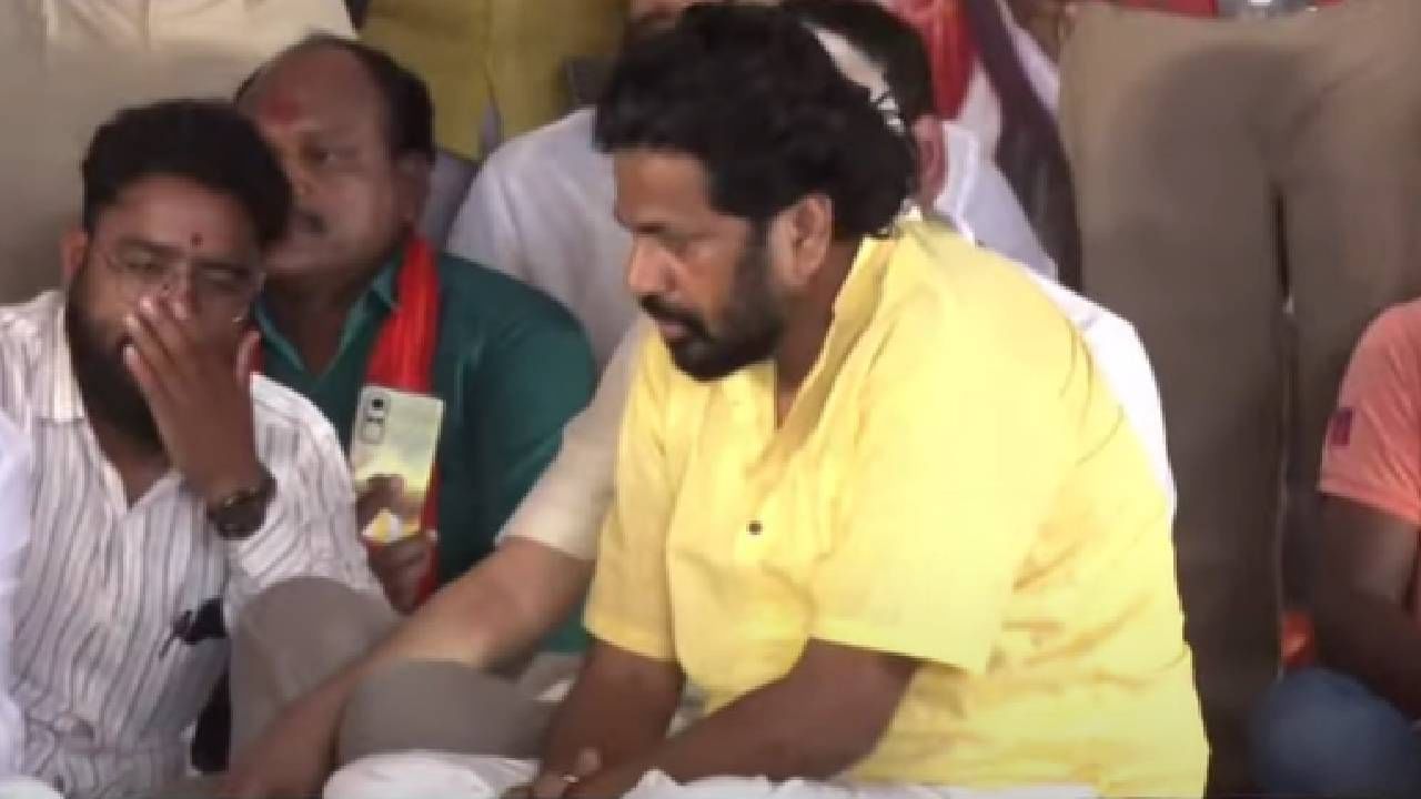 बच्चू कडू यांची प्रकृती खालावली, अर्धा तास कोणालाही भेटण्यास मनाई!