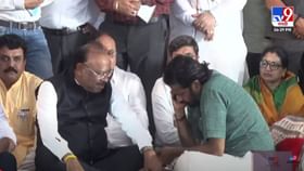 बावनकुळेंनी घेतली बच्चू कडूंची भेट तर फोनवरून फडणवीसांचं मोठं आश्वासन बावनकुळेंनी घेतली बच्चू कडूंची भेट तर फोनवरून फडणवीसांचं मोठं आश्वासन