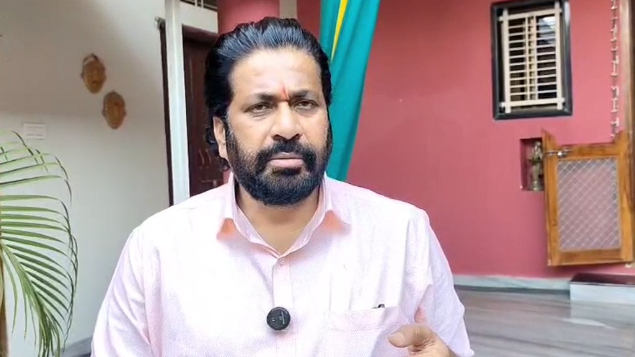 Bachchu kadu : मत कोणालाही द्या, पण..; बच्चू कडूंची आजपासून '7/12 कोरा' यात्रा Bachchu kadu : मत कोणालाही द्या, पण..; बच्चू कडूंची आजपासून '7/12 कोरा' यात्रा