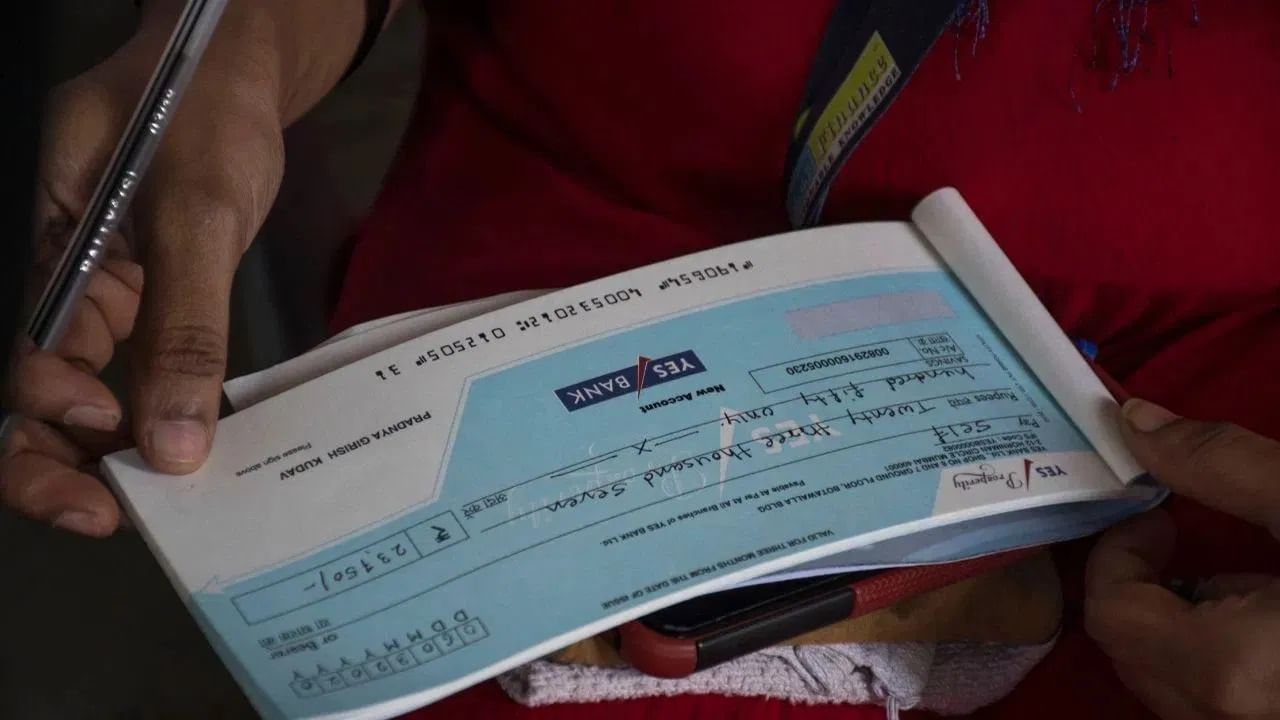 चेक भरताना रकमेच्या पुढे ‘फक्त’ का लिहितात तुम्हाला माहितीये?