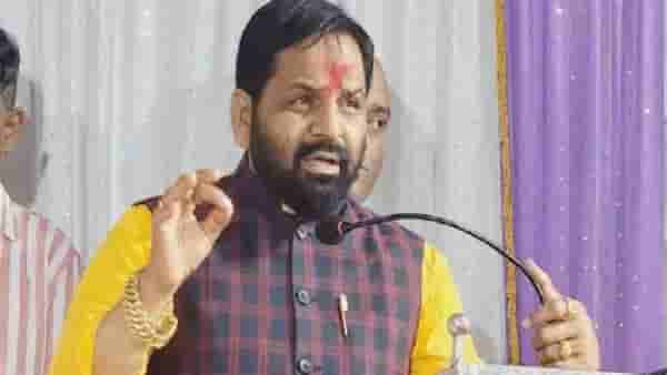 शिंदे गटाचं ऑपरेशन टायगर, रायगडमध्ये अख्खं गावच फोडलं, कुणाचं टेन्शन वाढलं?