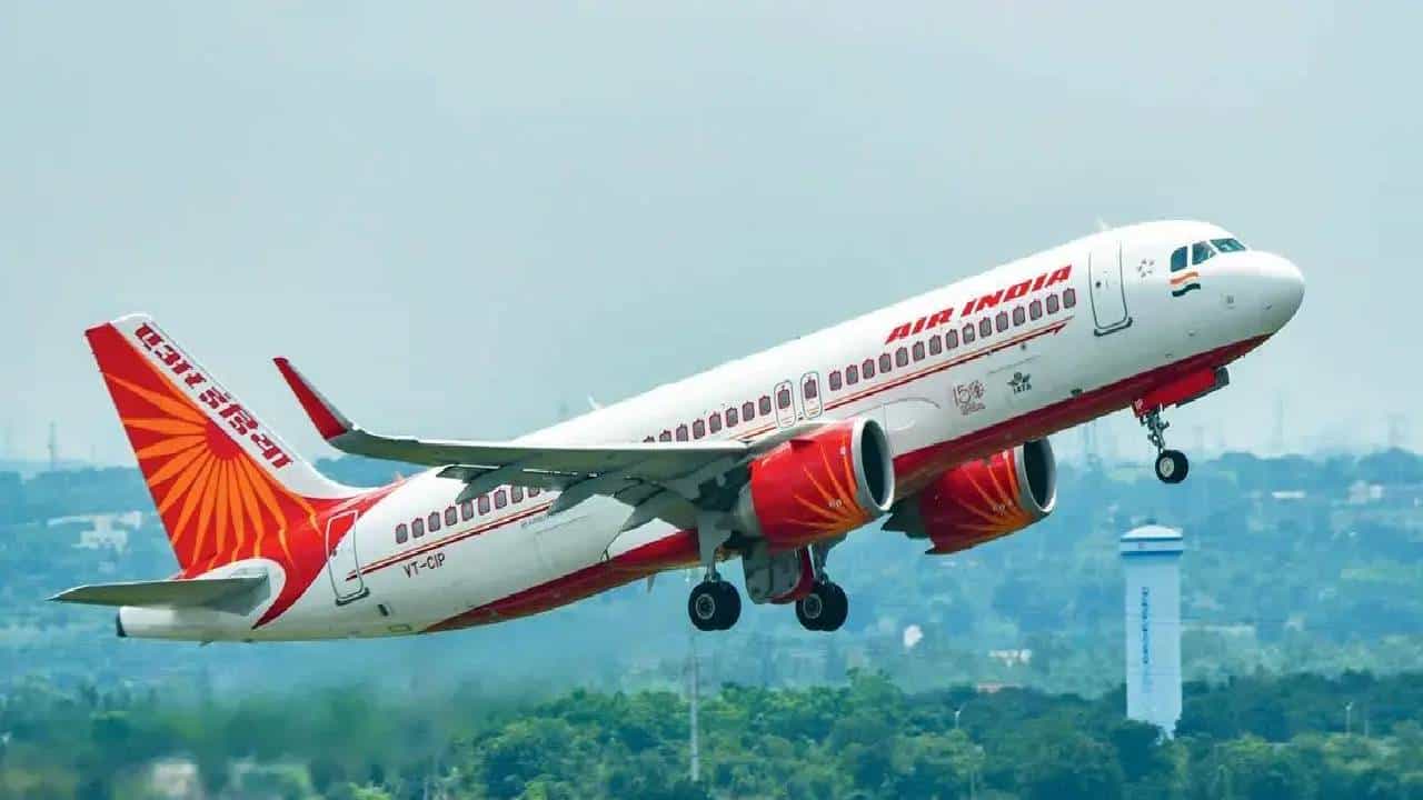 Air India : एअर इंडियाच्या फ्लाईटला पक्षी धडकला अन्... आणखी एक विमान दुर्घटना थोडक्यात टळली, बघा काय घडलं? Air India : एअर इंडियाच्या फ्लाईटला पक्षी धडकला अन्... आणखी एक विमान दुर्घटना थोडक्यात टळली, बघा काय घडलं?