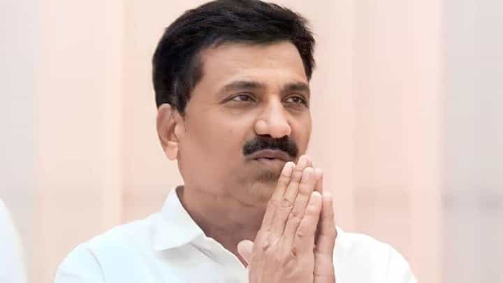 Babanrao Lonikar : आधी बरळले आता सारवा-सारव, लोणीकर म्हणाले, ट्रोल केलं जातंय, ते 4-5 जणांचं टोळकं.. Babanrao Lonikar : आधी बरळले आता सारवा-सारव, लोणीकर म्हणाले, ट्रोल केलं जातंय, ते 4-5 जणांचं टोळकं..