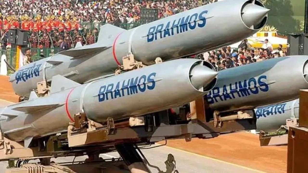 Brahmos 2 : पाकिस्तान मूळापासून हादरणार, ब्रह्मोसपेक्षाही स्पीड, घातक मिसाइलच्या प्रोजेक्टवर काम सुरु, जाणून घ्या त्या बद्दल