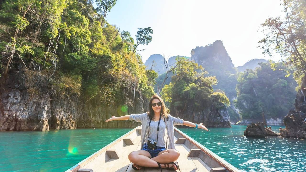 तुमच्या बजेटनुसार भारतातील 'या' 5 लोकप्रिय ठिकाणांना देऊ शकता भेट तुमच्या बजेटनुसार भारतातील 'या' 5 लोकप्रिय ठिकाणांना देऊ शकता भेट