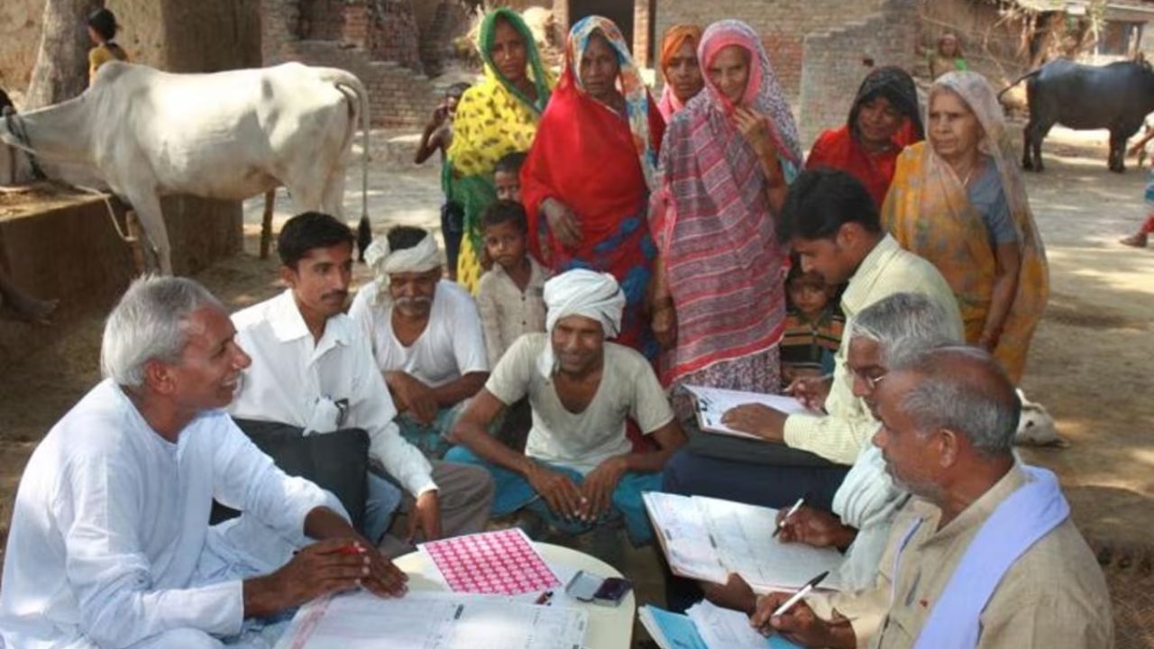 तुम्ही कोणते धान्य खातात, घरात किती फोन आहेत? जनगणनेत प्रथमच विचारणार हे ६ नवीन प्रश्न तुम्ही कोणते धान्य खातात, घरात किती फोन आहेत? जनगणनेत प्रथमच विचारणार हे ६ नवीन प्रश्न