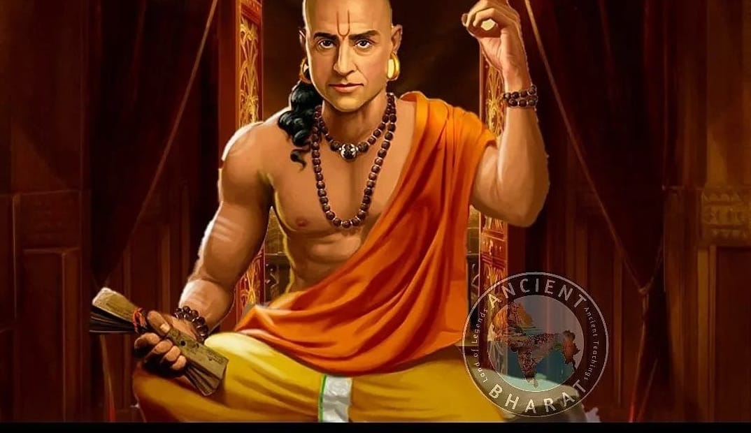 Chanakya Niti: संपत्तीचे योग्य नियोजन करा - चाणक्य  म्हणतात की जी व्यक्ती धनसंचय करते. ती भविष्यात श्रीमंत बनते. कमाई सोबतच बचत आणि गुंतवणूक करायला शिकले पाहीजेत. सढळहस्ते पैसा उडवणे योग्य नाही.