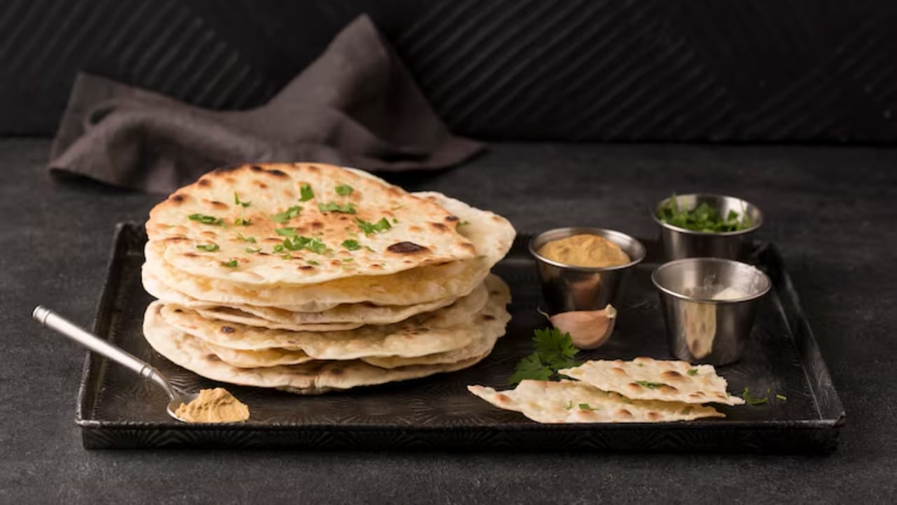 जेव्हा एखाद्या व्यक्तीचा मृत्यू होतो, तेव्हा त्याच्या तेराव्याच्या विधीपूर्वी, मृत व्यक्तीच्या नावाने ठेवलेल्या ताटात 3 चपात्या वाढल्या जातात. त्यामुळे 3 चपात्या वाढणे हे मृत व्यक्तीसाठी जेवण मानले जाते आणि ते वर्ज्य आहे.