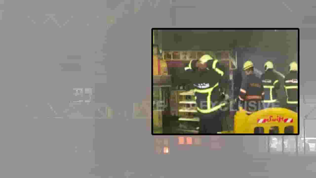 Churchgate Fire : चर्चगेट स्टेशनवर आग्नितांडव, धुराचे लोट अन् प्रवाशांमध्ये भिती, नेमकं घडलं काय? Churchgate Fire : चर्चगेट स्टेशनवर आग्नितांडव, धुराचे लोट अन् प्रवाशांमध्ये भिती, नेमकं घडलं काय?