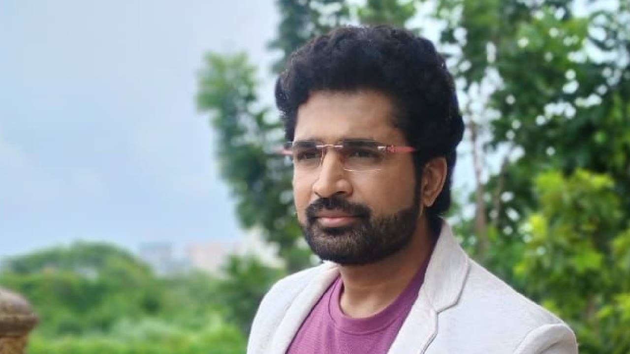 डॉ. संकर्षण अधिकारी अत्यंत हुशार डॉक्टर असून आपल्या डॉक्टरी प्रोफेशनकडे प्रोफेशन म्हणून न बघता सेवा म्हणून बघतात. रुग्णांची सेवा हीच त्यांच्या आयुष्यातली पहिली प्रायॉरिटी आहे. सुप्रसिद्ध अभिनेता चिन्मय उद्रिरकर डॉ. संकर्षण अधिकारीची भूमिका साकारणार आहे.
