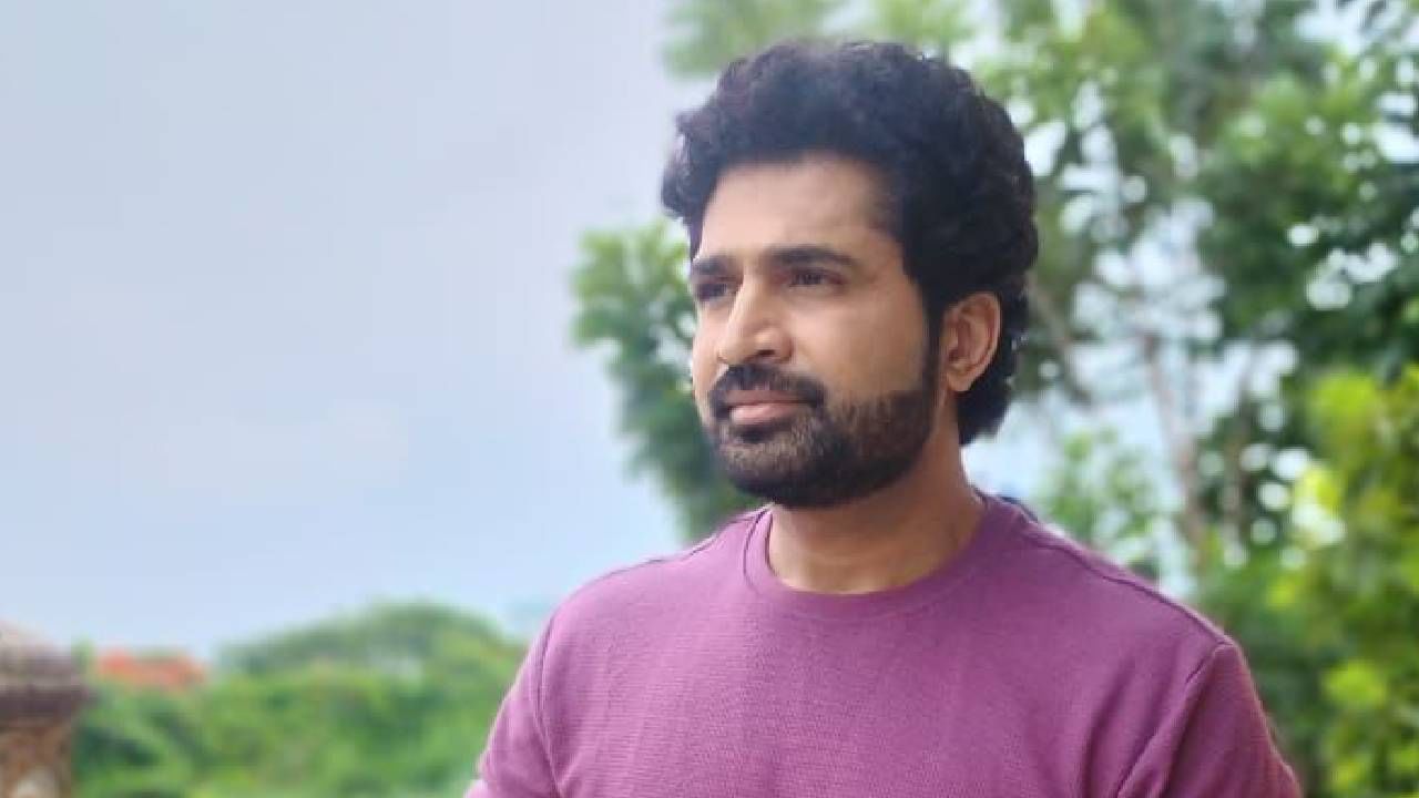 डॉ. संकर्षण हा आपल्या कुटुंबावर, बायको मुलांवर प्रचंड प्रेम करणारा आहे. पण त्याच्या या मताला, त्याच्या स्वभावाला आणि व्यक्तिमत्वाला तेव्हा धक्का बसतो जेव्हा त्याच्या बायकोचा अपघाती मृत्यू होतो. बायकोच्या अपघाती मृत्यूमुळे तो कोलमडून गेला आहे. 
