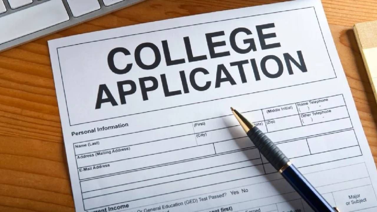 10 वीचा रिझल्ट लागून उलटला महिना, तरी FYJCची मेरिट यादीच नाही, विद्यार्थी संभ्रमात ! 10 वीचा रिझल्ट लागून उलटला महिना, तरी FYJCची मेरिट यादीच नाही, विद्यार्थी संभ्रमात !