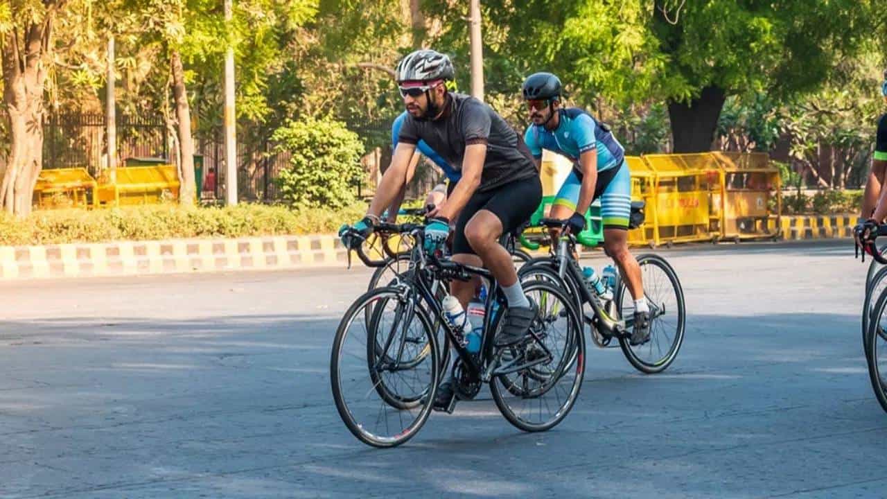 सकाळी की संध्याकाळी... कोणत्या वेळी सायकल चालवणे ठरेल आरोग्यासाठी फायदेशीर