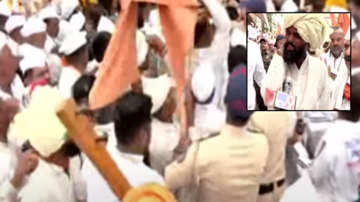 Ashadi Wari 2025 : देहूत पोलिसांनी दिंड्या रोखल्या, धक्काबुक्की केली; वारकरी संतापले Ashadi Wari 2025 : देहूत पोलिसांनी दिंड्या रोखल्या, धक्काबुक्की केली; वारकरी संतापले