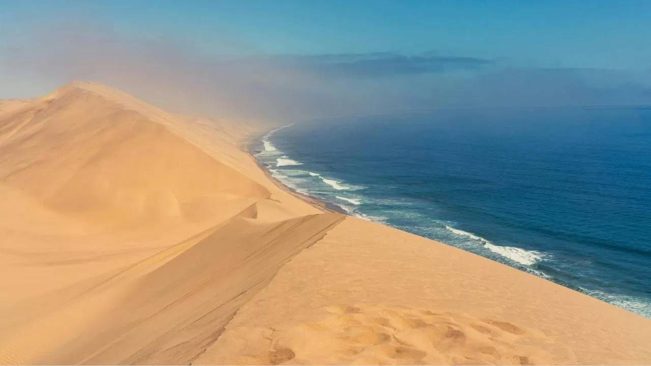 'हे' एक असे वाळवंट आहे जिथे सर्वत्र पाणीच पाणी, येथील दृश्य पाहून व्हाल आश्चर्यचक्कीत 'हे' एक असे वाळवंट आहे जिथे सर्वत्र पाणीच पाणी, येथील दृश्य पाहून व्हाल आश्चर्यचक्कीत