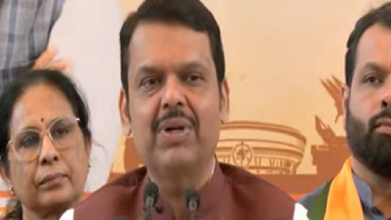 Devendra Fadnavis : जयंत पाटील यांच्या मनात दुसरं काही...काय म्हणाले देवेंद्र फडणवीस? Devendra Fadnavis : जयंत पाटील यांच्या मनात दुसरं काही...काय म्हणाले देवेंद्र फडणवीस?