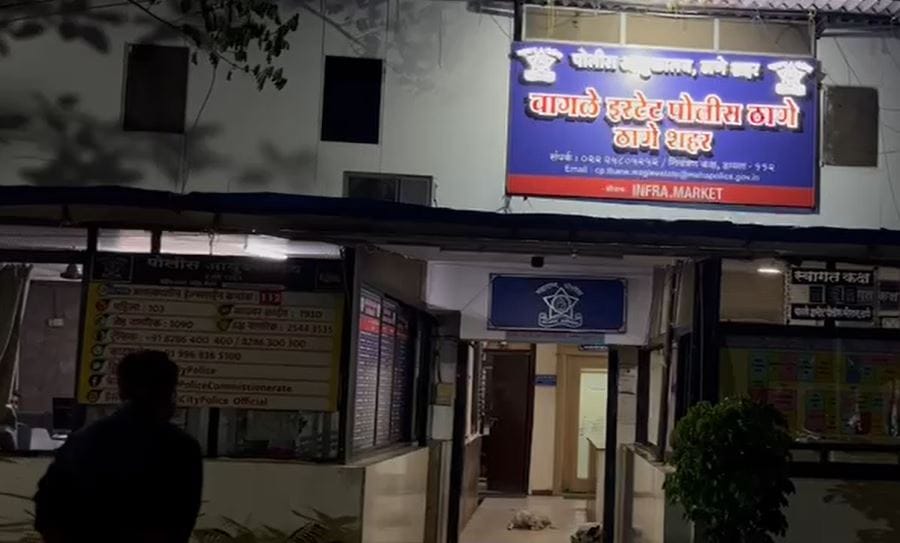 मिळालेल्या माहितीनुसार सध्या हल्लेखोर तरुण फरार झाला आहे.