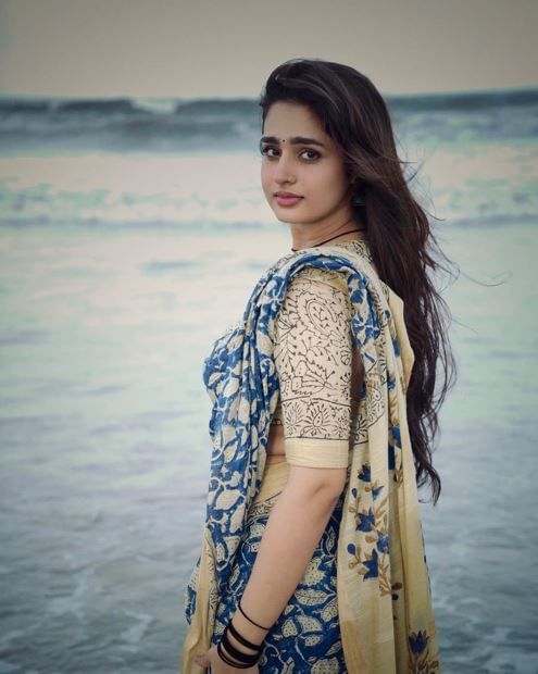 याआधी तिने अनेक चित्रपटांत काम केलेले आहे. तिच्या अभिनयाचे लाखो लोक चाहते आहेत. विशेष म्हणजे इन्स्टाग्रामवर तिचे लाखो चाहते आहेत. याच समाजमाध्यमावर ती वेगवेगळे फोटो अपलोड करत असते.