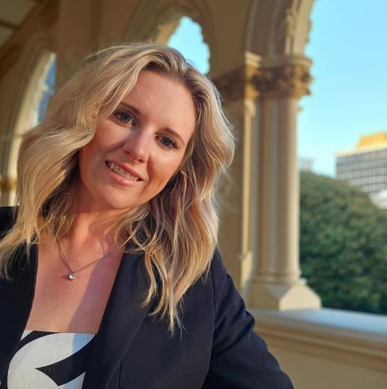 न्यूझीलंडमधील खासदार लॉरा मॅक्लूर यांची जगभरात चर्चा होत आहे. इंटरनेटचं जग सामान्यांसाठी किती असुरक्षित आहे, हे सांगण्याचं धाडस त्यांनी केलंय. 