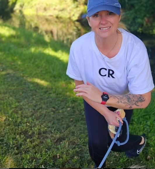 त्यांनी संसदेत चक्के स्वत:चाच एक एआय जनरेटेड नग्न फोटो दाखवला. त्यांच्या याच कृत्याची सध्या सगळीकडे चर्चा होत आहे. 