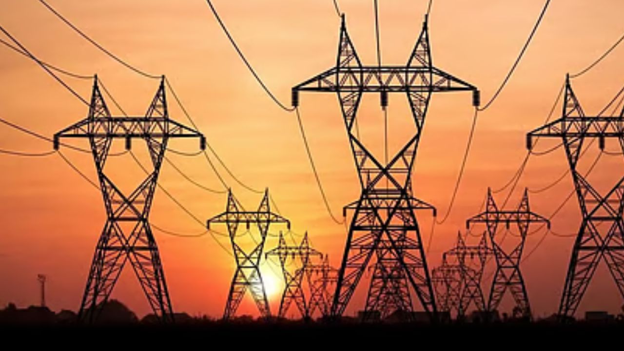 Devendra Fadnavis : राज्याच्या इतिहासात प्रथमच 5 वर्षांत 26 टक्के वीजदर कमी होणार