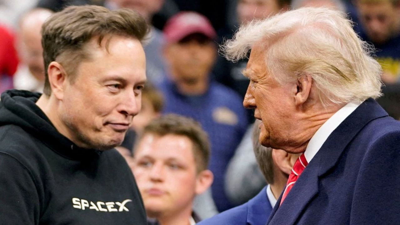 Elon Musk : दुश्मनी अजून वाढणार, मस्क मोठा निर्णय घेण्याच्या तयारीत, थेट ट्रम्पना भिडणार Elon Musk : दुश्मनी अजून वाढणार, मस्क मोठा निर्णय घेण्याच्या तयारीत, थेट ट्रम्पना भिडणार