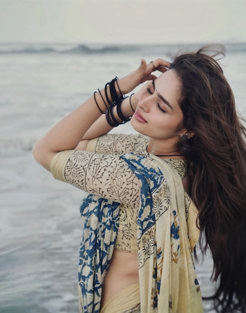 तिच्या याच फोटोंची सध्या सगळीकडे चर्चा होत असून या फोटोंना हजारो लाईक्स आले आहेत.