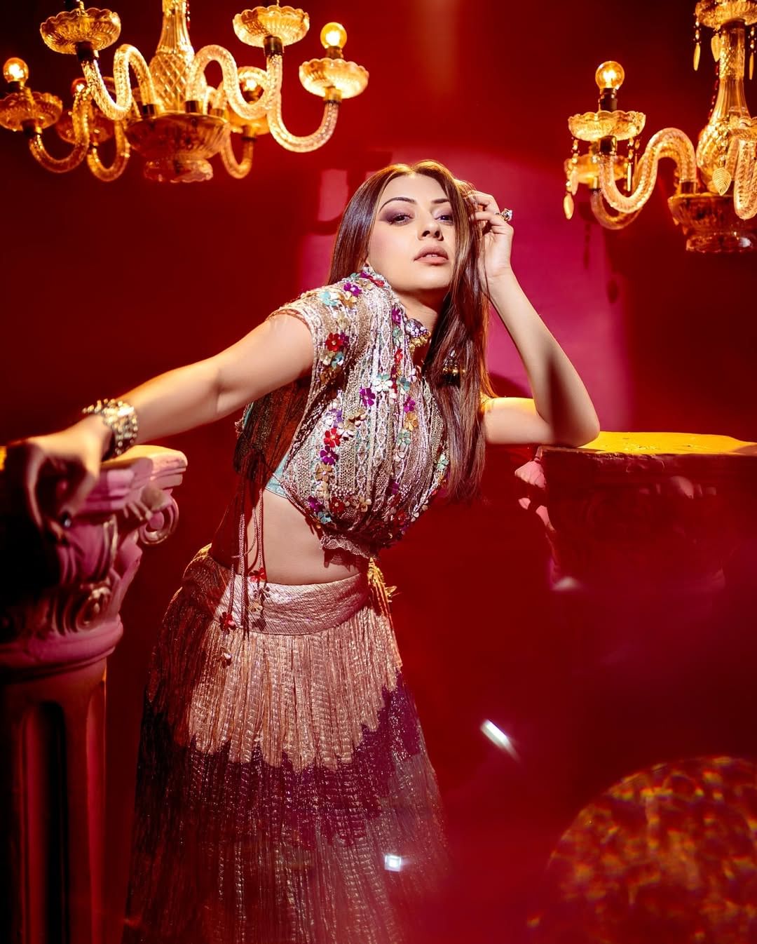 हंसिका मोटवानी या अभिनेत्रीची देशभरात एक वेगळी ओळख आहे. तिने आपल्या अभिनयाच्या जोरावर लाखो रसिकांचे प्रेम मिळवलेले आहे. 