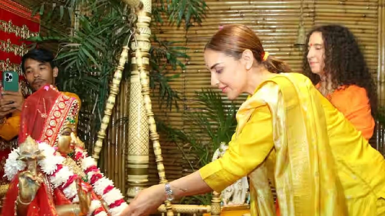 ईशा देओल आणि भरत तख्तानी यांनी 29 जून 2012 रोजी लग्न केलं होतं. या दोघांना दोन मुली आहेत. एकीचं नाव राध्या आणि दुसरीचं नाव मिराया आहे. याच वर्षी फेब्रुवारी महिन्यात दोघांनी घटस्फोट घेतल्याचं जाहीर केलं. 
