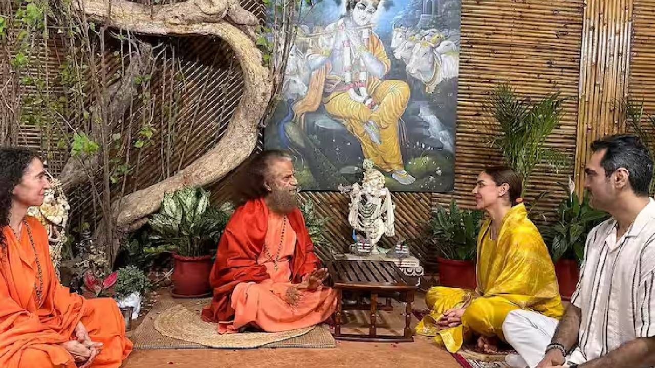 ज्येष्ठ अभिनेत्री हेमा मालिनी आणि धर्मेंद्र यांची मुलगी ईशा देओल गेल्या काही दिवसांपासून तिच्या खासगी आयुष्यामुळे चर्चेत आहे. नुकतीच ती पूर्व पती भरत तख्तानीसोबत दिसली. भरत आणि ईशा यांनी घटस्फोट घेतला आहे.