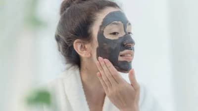 ब्लॅकहेड्स काढण्यासाठी हे घरगुती फेस मास्क वापरून पहा, पहिल्याच वापरात दिसून येईल परिणाम