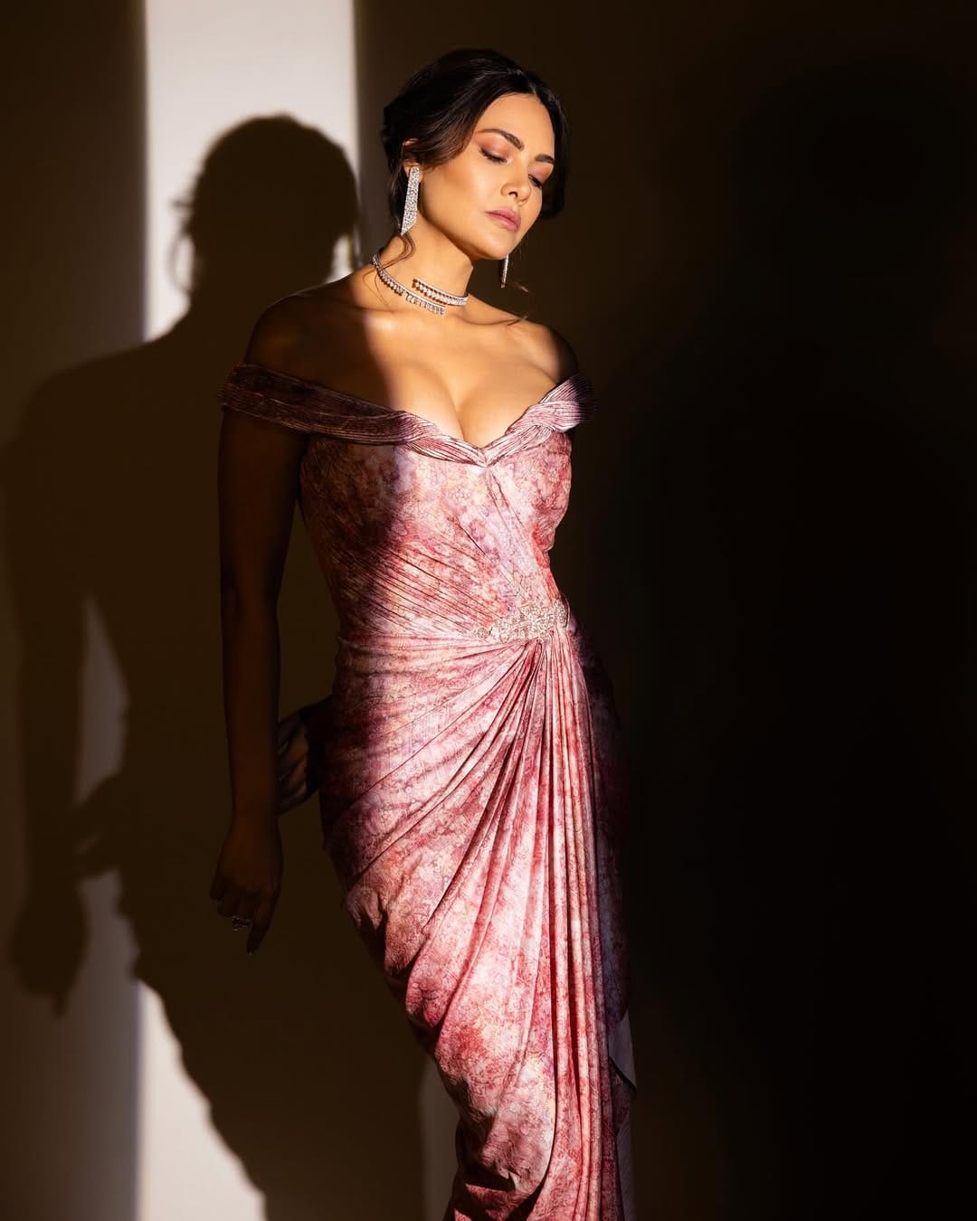 हार्दिक पांड्या आणि मी एकमेकांना डेट केलं. म्हणजे आम्ही एकमेकाशी बोलत होतो, असं इसा मोठा गौप्यस्फोट इशा गुप्ताने केलाय. 