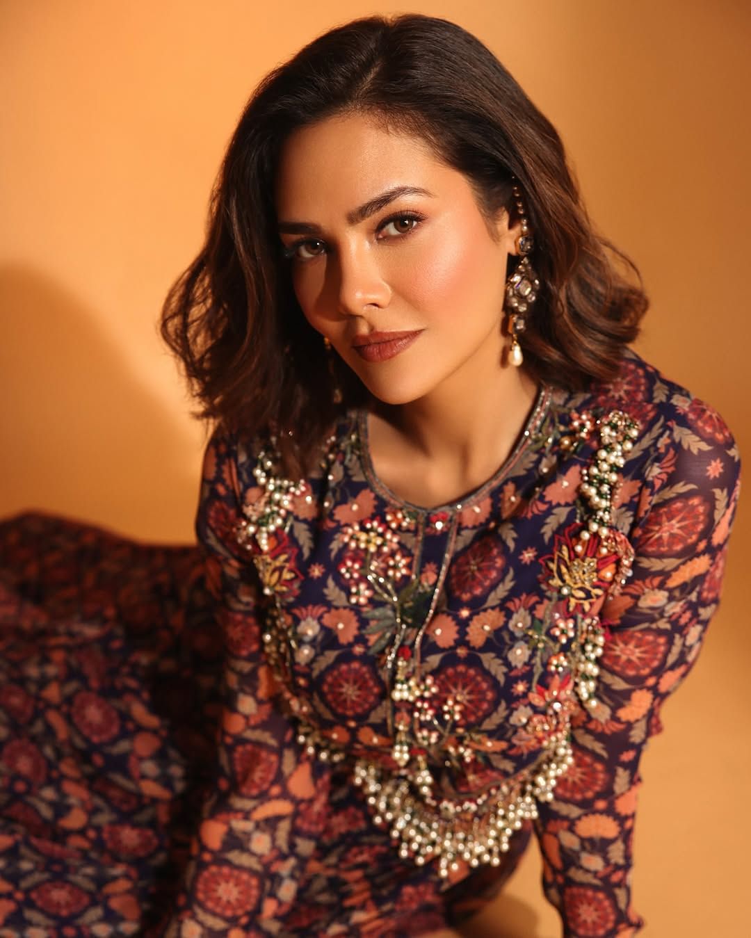 पुढे बोलताना, तसं पाहायचं झालं तर खरी डेटिंग चालू होण्याआधीच आमच्यातील नातं संपलं. आम्ही एक-दोन वेळा एकमेकांना भेटलोदेखील.आमचं हे नातं काही महिन्यांपुरतं होतं, अशीही माहिती इशा गुप्ताने दिली. 