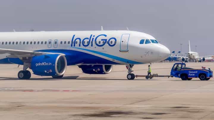 Plane Emergency Landing : कोचीवरून दिल्लीला जाणाऱ्या विमानाचं नागपुरात इमर्जन्सी लँडिंग Plane Emergency Landing : कोचीवरून दिल्लीला जाणाऱ्या विमानाचं नागपुरात इमर्जन्सी लँडिंग