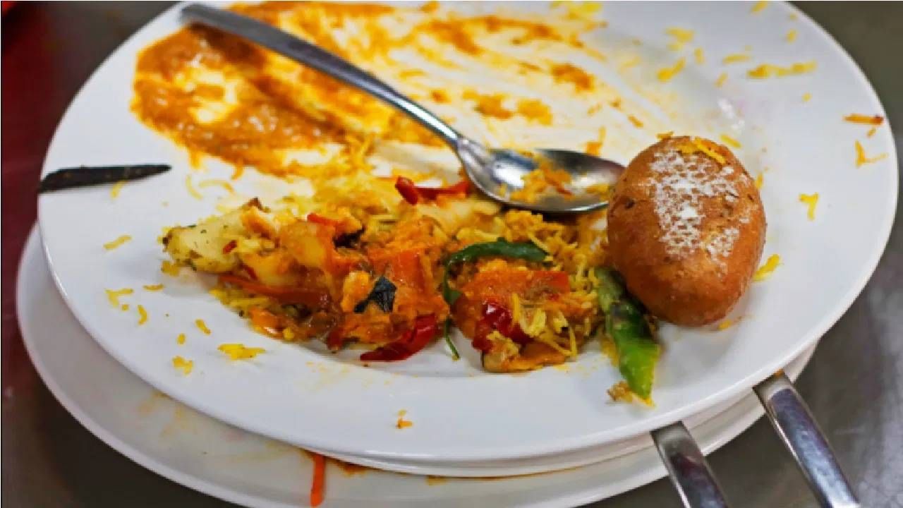 अन्न वाया घालवण्याच्या बाबतीत चीन अव्वल आहे. तर भारत या यादीत दुसऱ्या क्रमांकावर आहे. चीनमध्ये दरवर्षी 91.6 दशलक्ष टन अन्न वाया जाते, तर भारतात हा आकडा 68.8 दशलक्ष टन आहे.